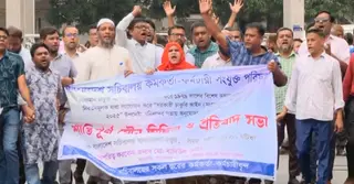 সরকারি চাকরি অধ্যাদেশের বিরুদ্ধে সচিবালয় কর্মকর্তা-কর্মচারীদের বিক্ষোভ